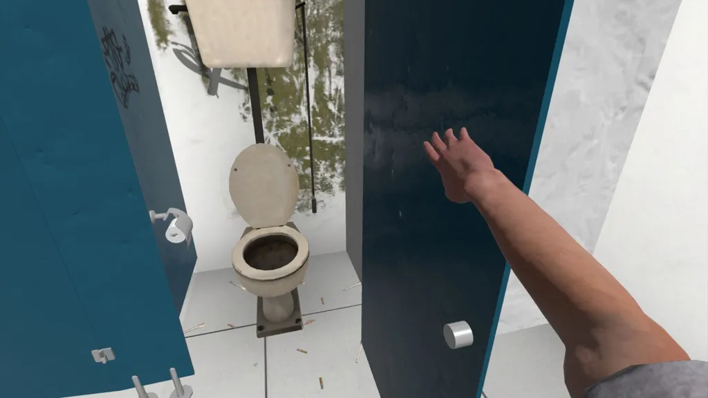 Schmutzige Toilette aus einer Kabine gesehen