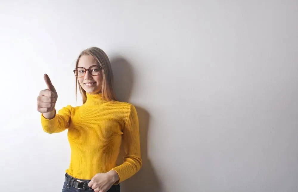 A smiling woman gives a thumbs-up
