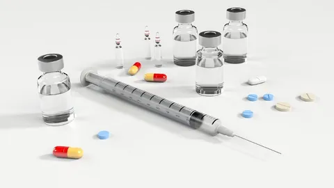 Spritze, Tabletten und Fläschchen zur Veranschaulichung der Drogenprävention
